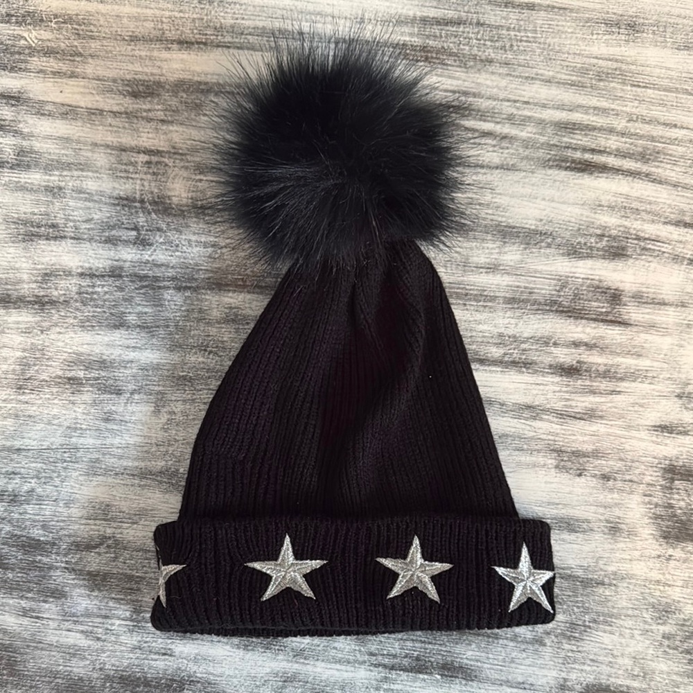 Black Star Pom-Pom Beanie